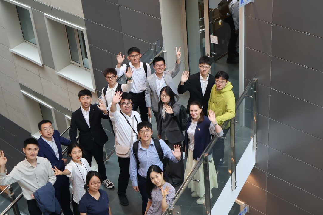 Иллюстрация к новости: ИИ и День китайской культуры: Вышку посетили студенты и аспиранты Университета Цинхуа