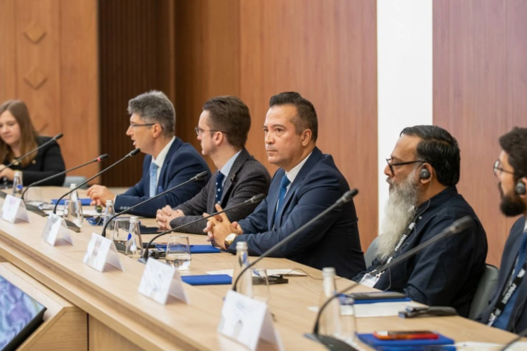 'We Are Not Trying to Guess the Future—We Are Creating It': HSE University Experts Discuss 21st-Century Trends and Scenarios Illustration for news: 'We Are Not Trying to Guess the Future—We Are Creating It': HSE University Experts Discuss 21st-Century Trends and Scenarios